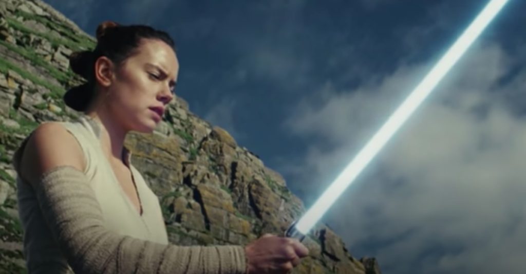 Rey in the last Jedi with a lightsaber